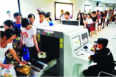 地鐵站排隊二次過安檢