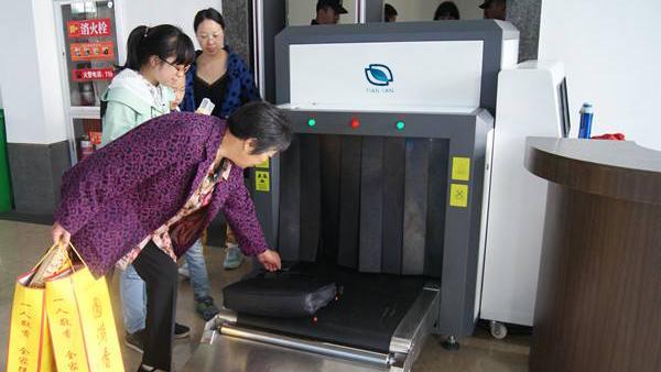 為解決各行業安檢需求天眼安檢機定制